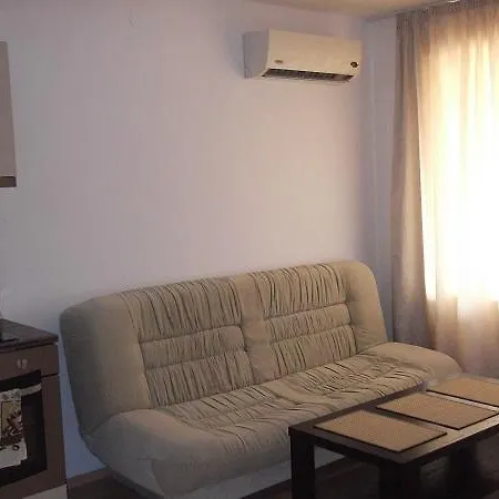 Apartament 90 *